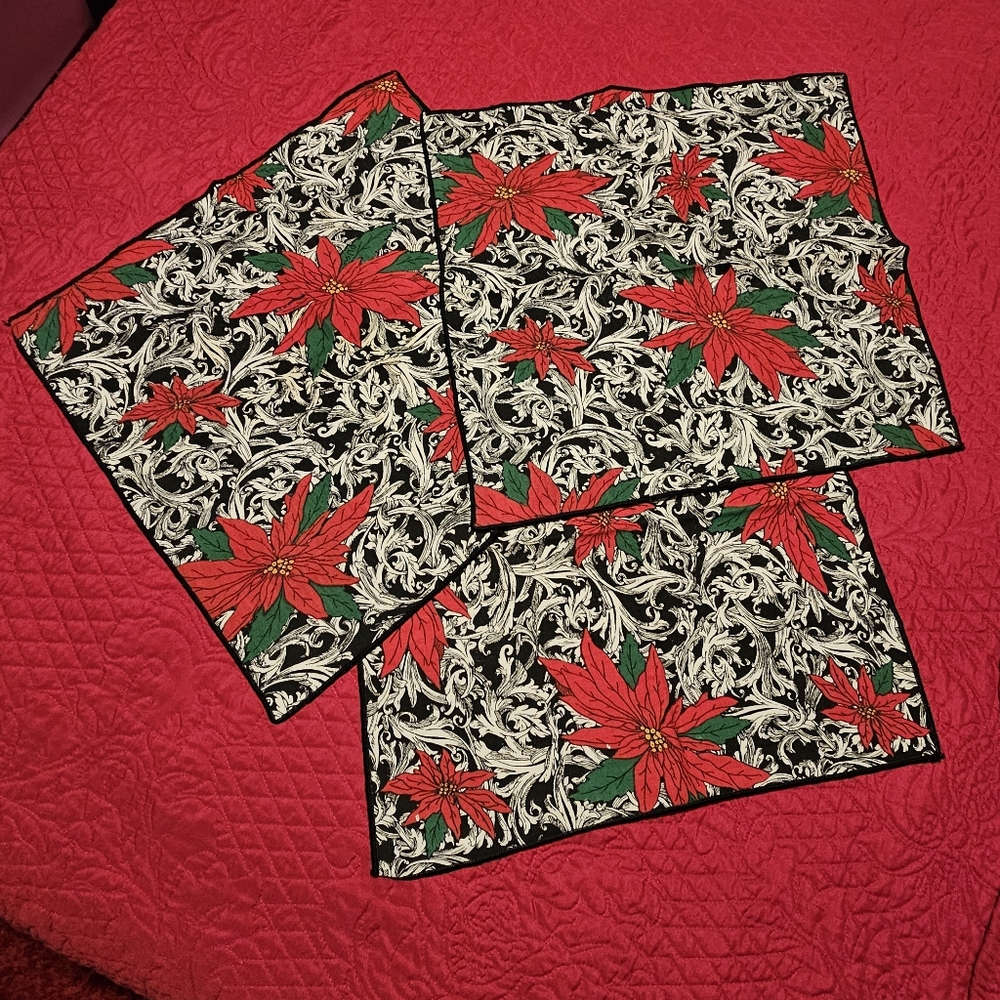 Christmas Poinsettia Napkins Vintage MCM Set of 3 😁